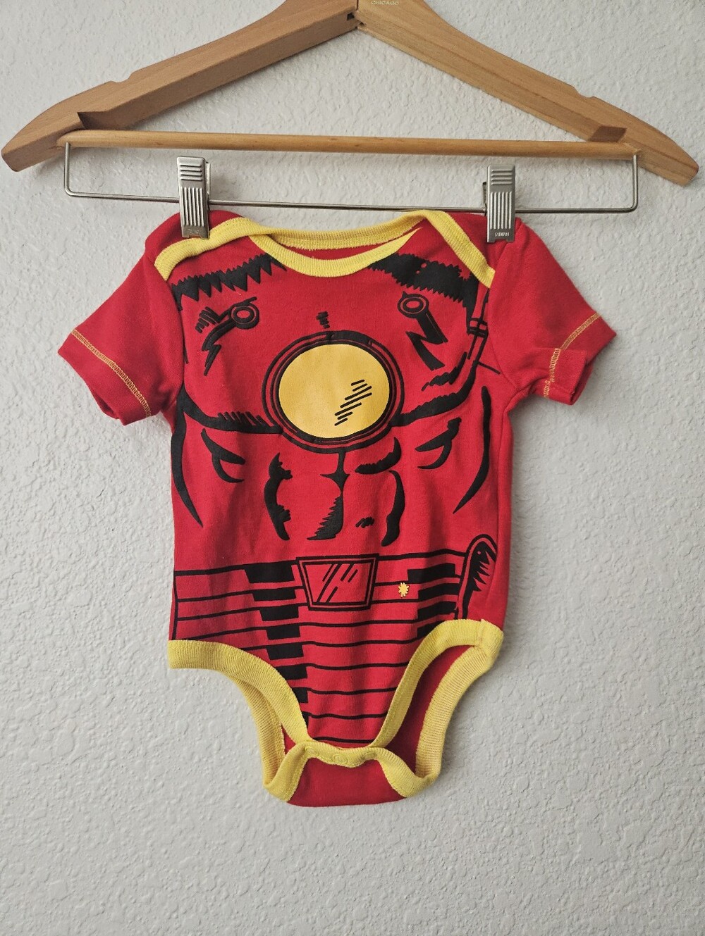 nwot disney marvel iron man onesie 6 - 9 months